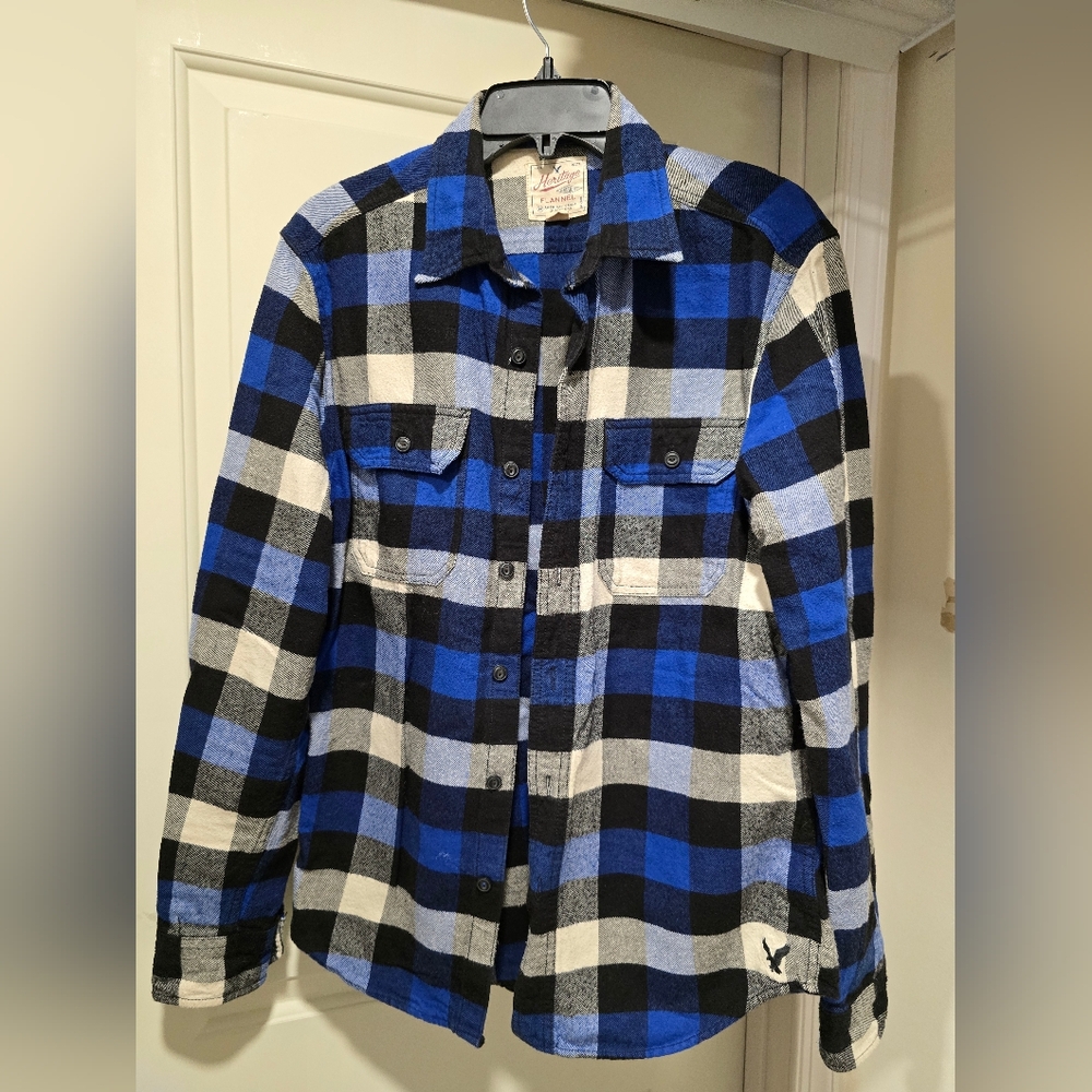 American Eagle Mens Blue and Black Plaid Flannel Button-Up Shirt